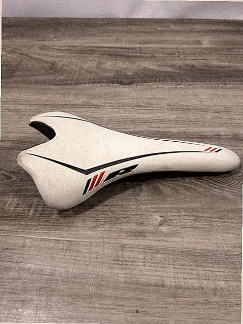 Bontrager Race R1 146mm White Cro-Mo Rail Saddle USED